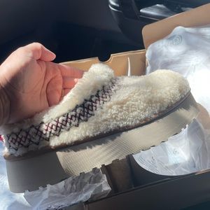 Ladies size 10 UGG Taz slip on